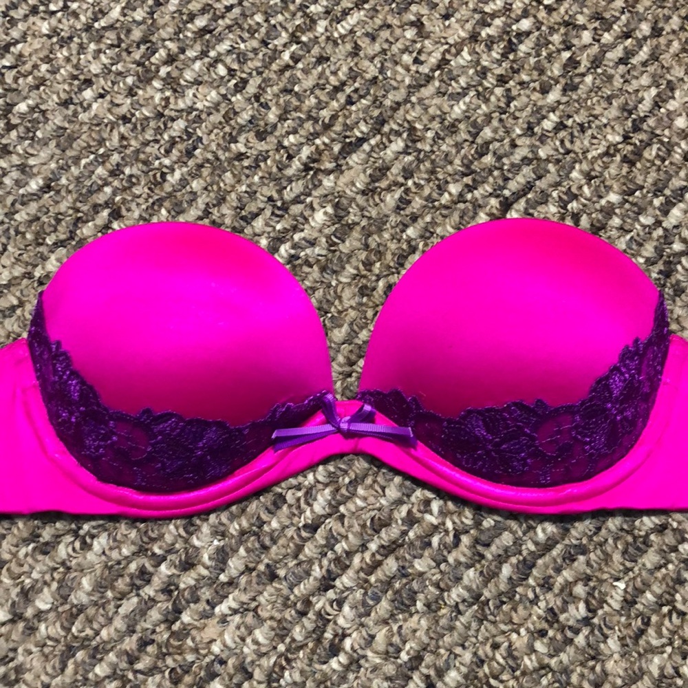 Victoria’s Secret strapless bra